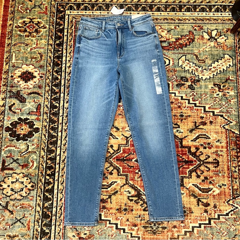 American eagle high rise mom jeans NWT